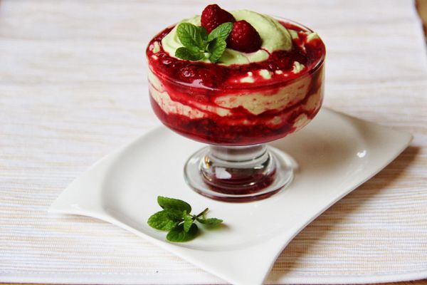 Rezept: Avocado-Mousse mit Himbeeren
