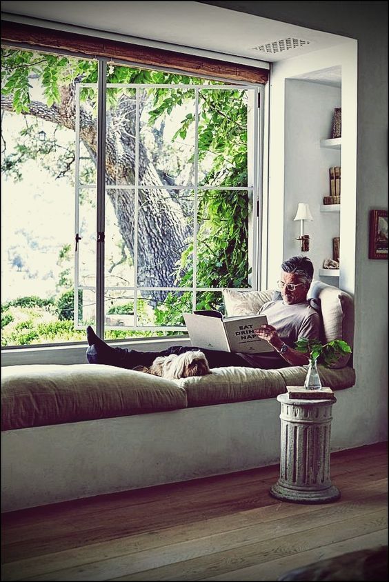 Stilvolle Ideen für gemütliche Sitzecke auf der Fensterbank