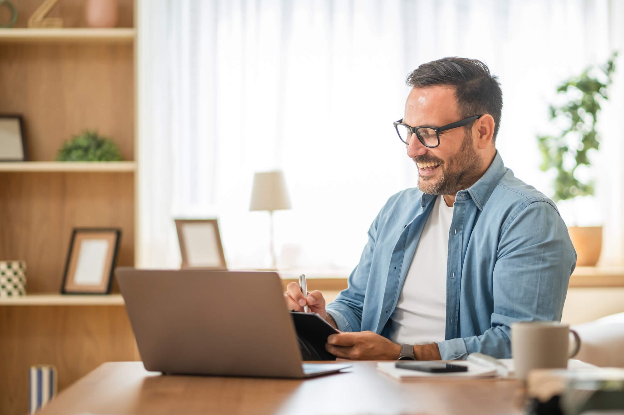 Best CRMs for small consulting businesses: Full guide + 10 tools