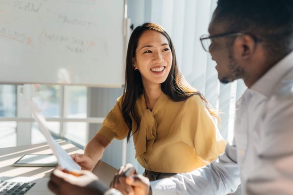 Building rapport with customers: 11 proven tips & tricks in 2025