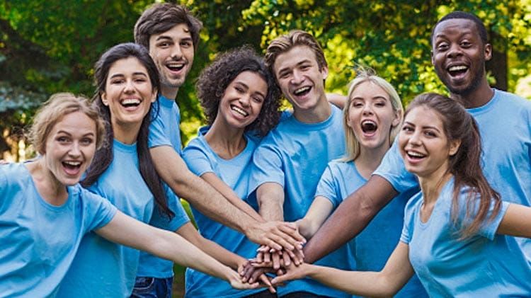 Volunteering for Personal Growth: How Helping Others Helps You Thrive
