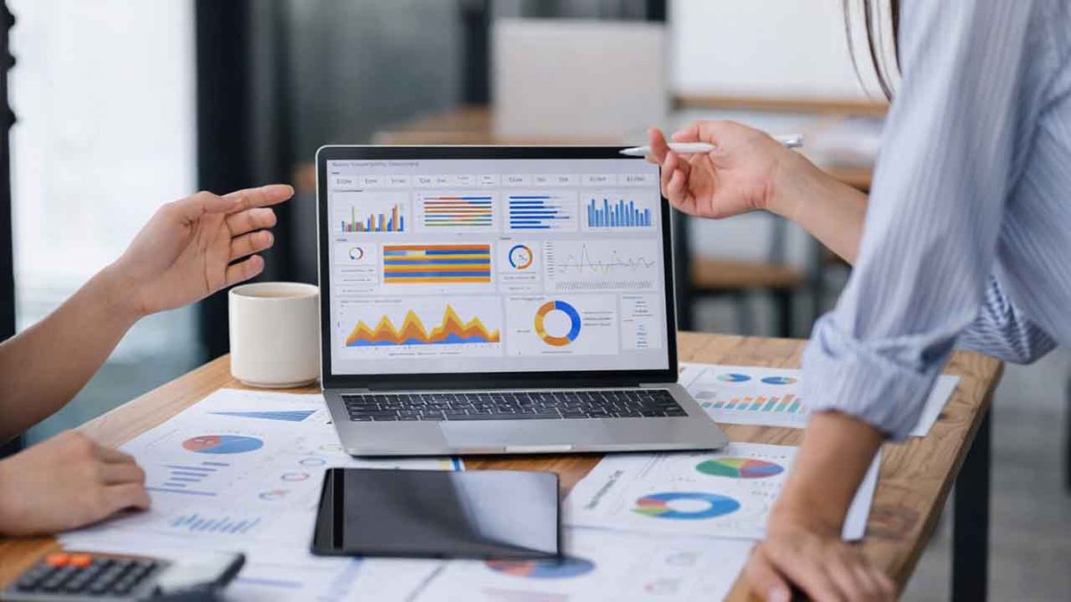 What's the Best Way to Track Employee Performance?