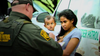 Trump quiere los expedientes de los abogados sobre los niños migrantes.