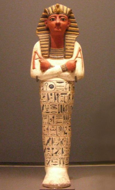 Ushebti de Ramses IV en el museo del Louvre.