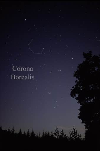 Corona Borealis constelación asociada a menudo con Ariadna, siendo según los relatos mitológicos considerada como la representación de su corona. Vía Wikimedia.