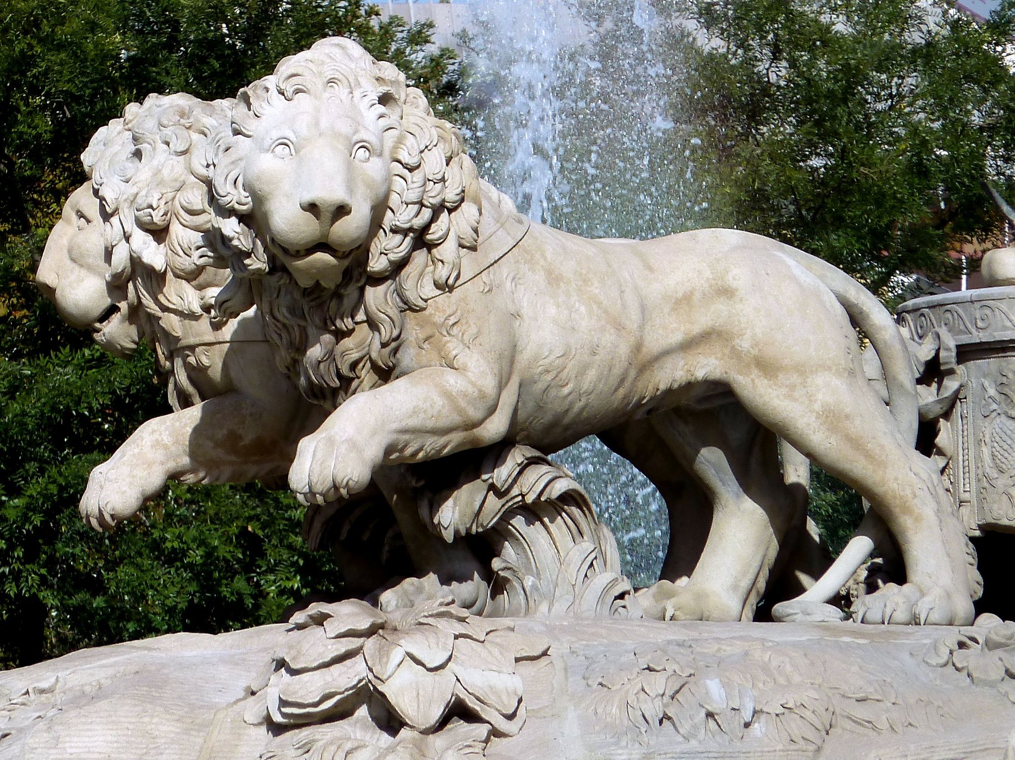 Atalanta e Hipómenes fueron transformados en leones tras enfadar a Afródita, los griegos creían que los leones no se pareaban entre si. En la imagen Atalanta e Hipómenes tirando de la carroza de la diosa Cibeles.