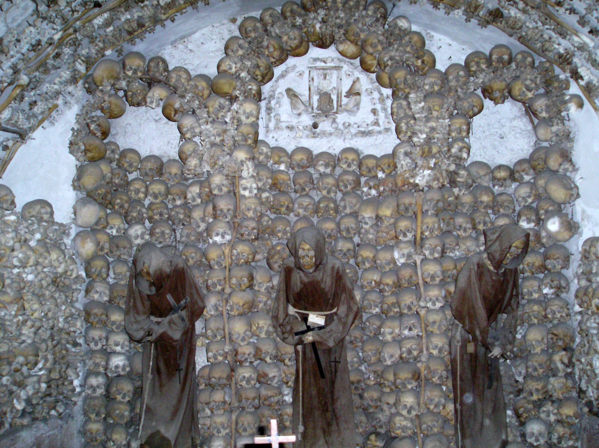 Osario en la cripta de los Capuccinos en Roma, una aplicación en la arquitectura del memento mori.