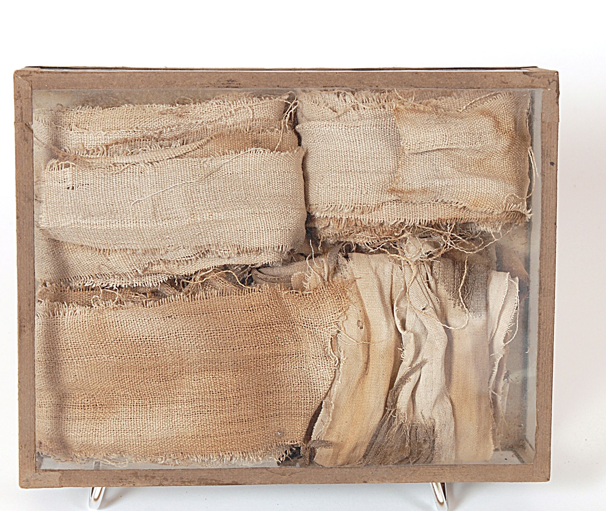 Conjunto de vendas de lino conservadas en el Biblioteca Museo Víctor Baalguer.