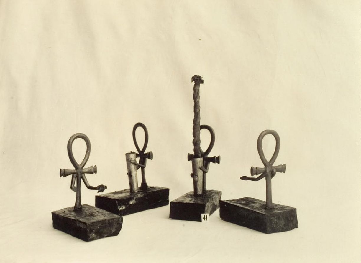 Fotografía de algunos de los objetos encontrados en la tumba de Tutankamón. Tomadas por Harry Burton en 1924. 