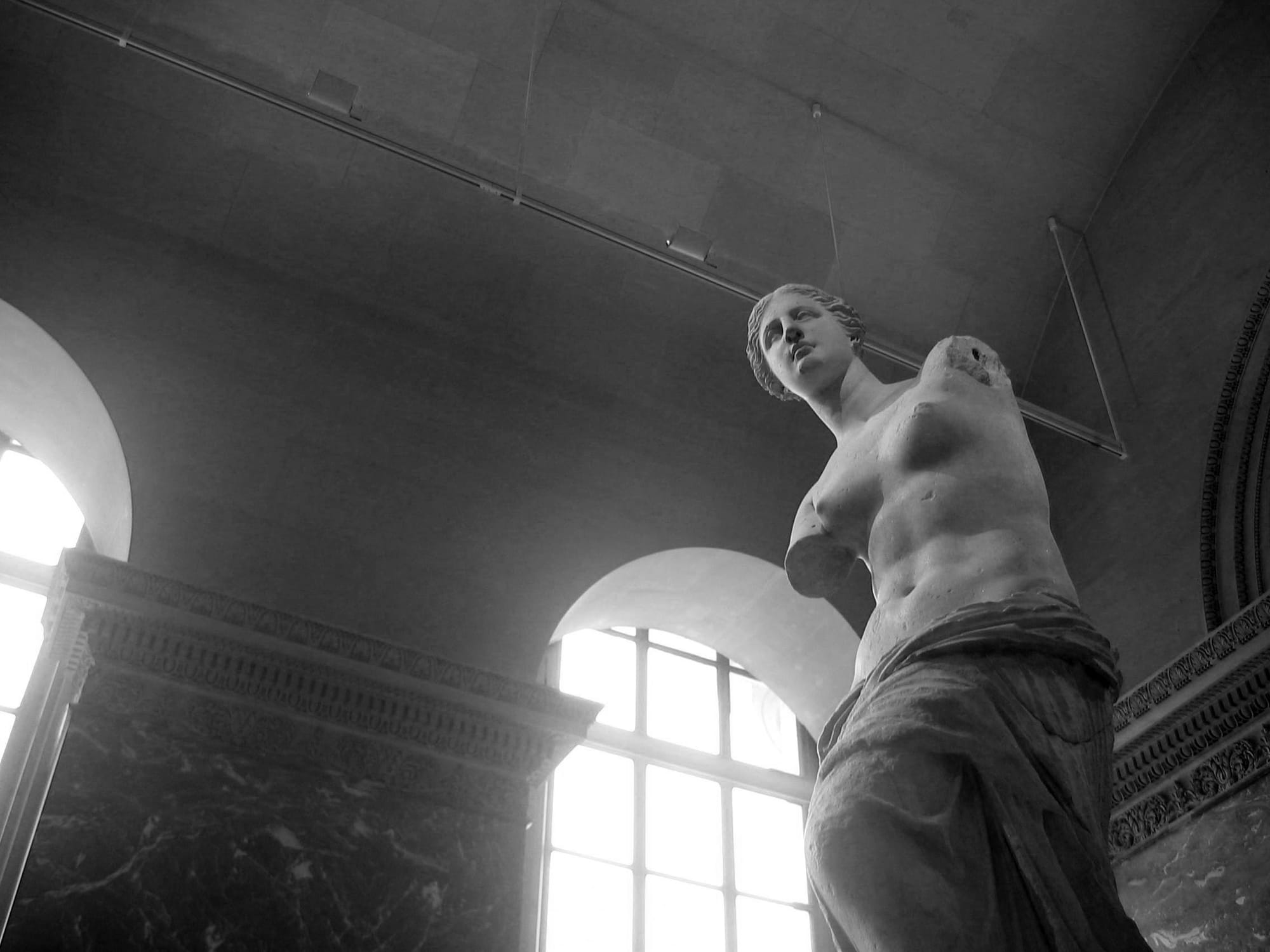 Estatua de la Venus de Milo en el Museo del Louvre