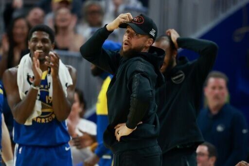 Warriors star Curry out at least 10 more days with sore knee