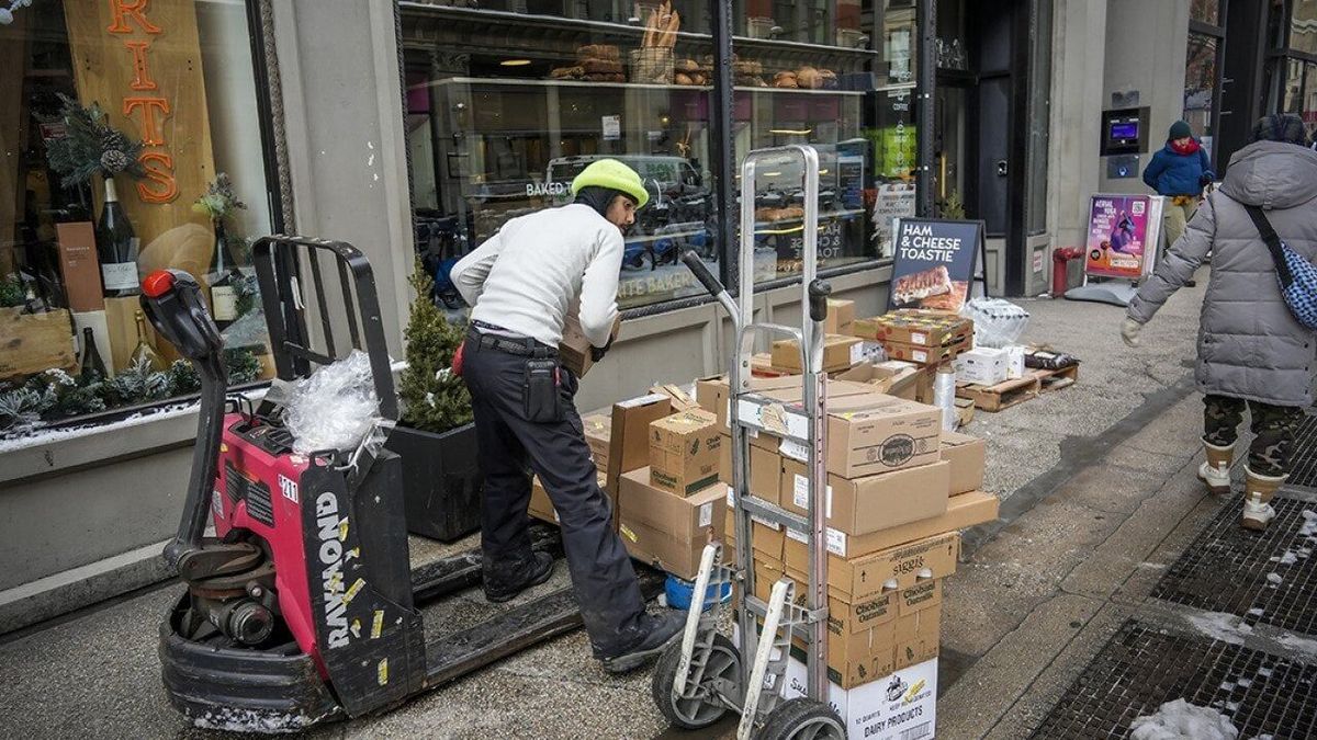 Consumer sentiment slides, but retail spending holds for now