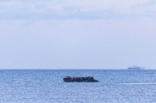 UK, France sign three-year deal to stop migrant crossings