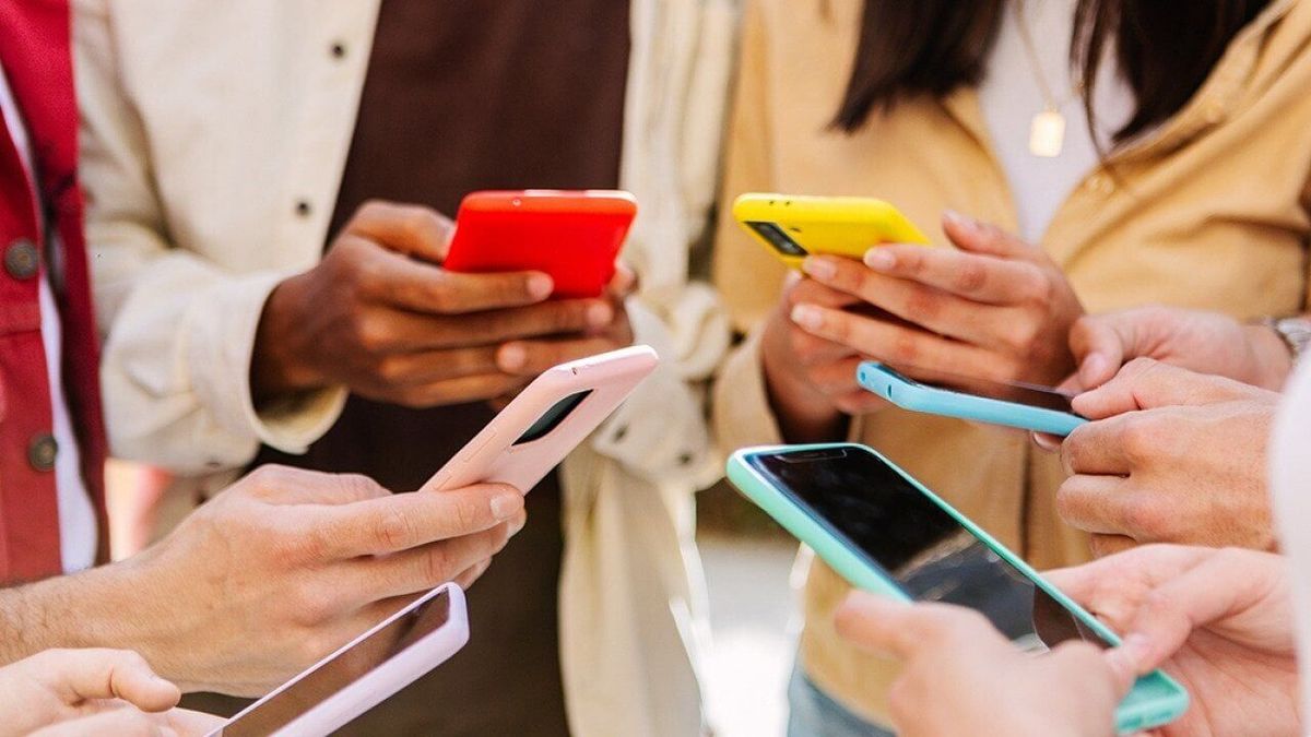 How social media affects teen mental health (and what to do about it)
