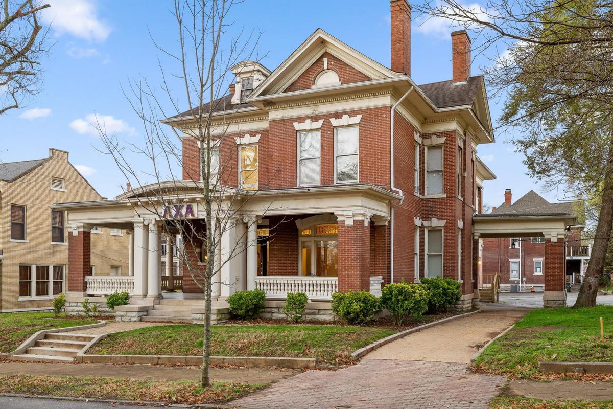 Get your Greek on? Tennessee frat house on sale for $800,000