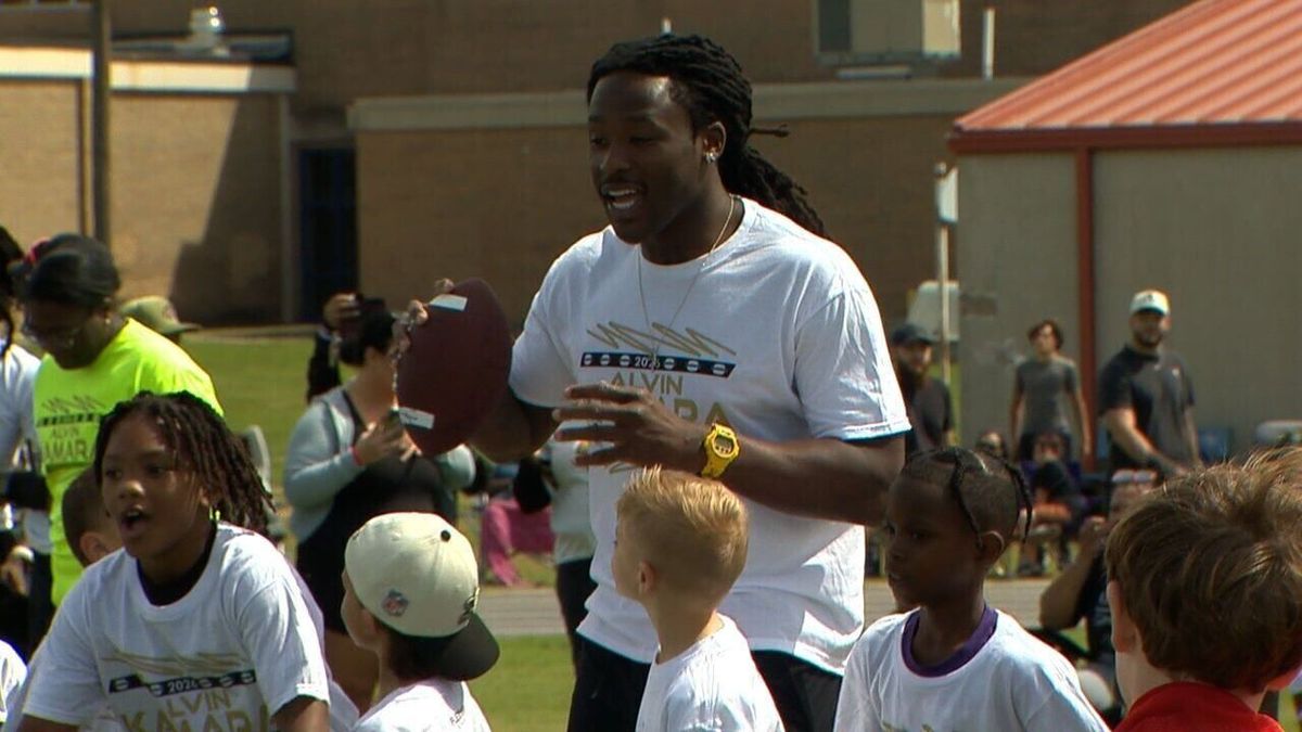 Alvin Kamara hosts youth football camp in Shreveport
