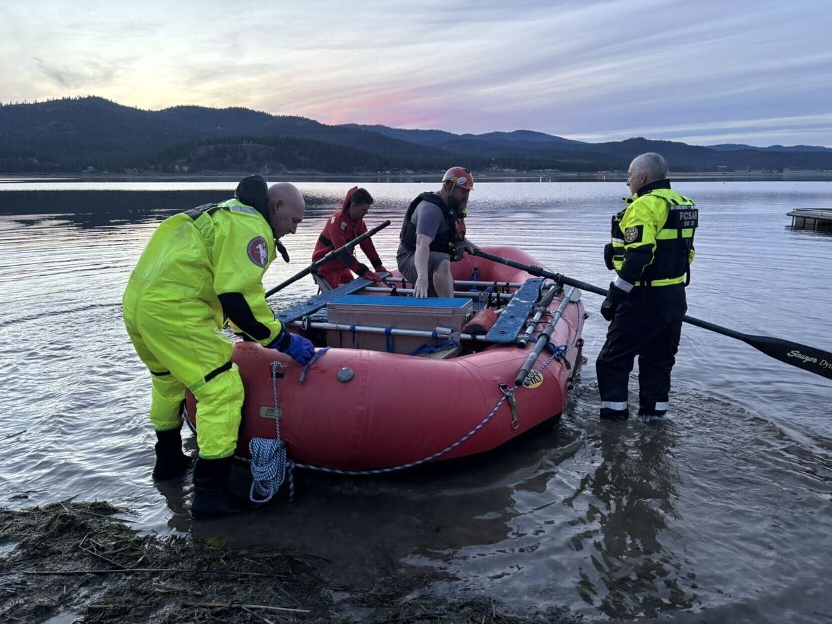 Kalispell crews rescue 3 after boat overturns on Smith Lake