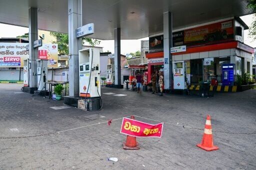 Sri Lanka raises fuel prices by 25 percent as war bites