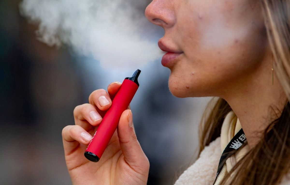 Smokers and vapers at much higher risk of high blood pressure