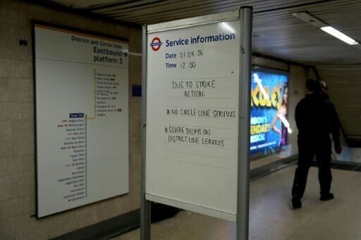 Thousands of London commuters walk to work in underground strike