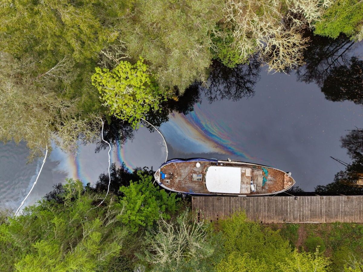 Pollution fears in Loch Ness after thieves sink 1930s yacht