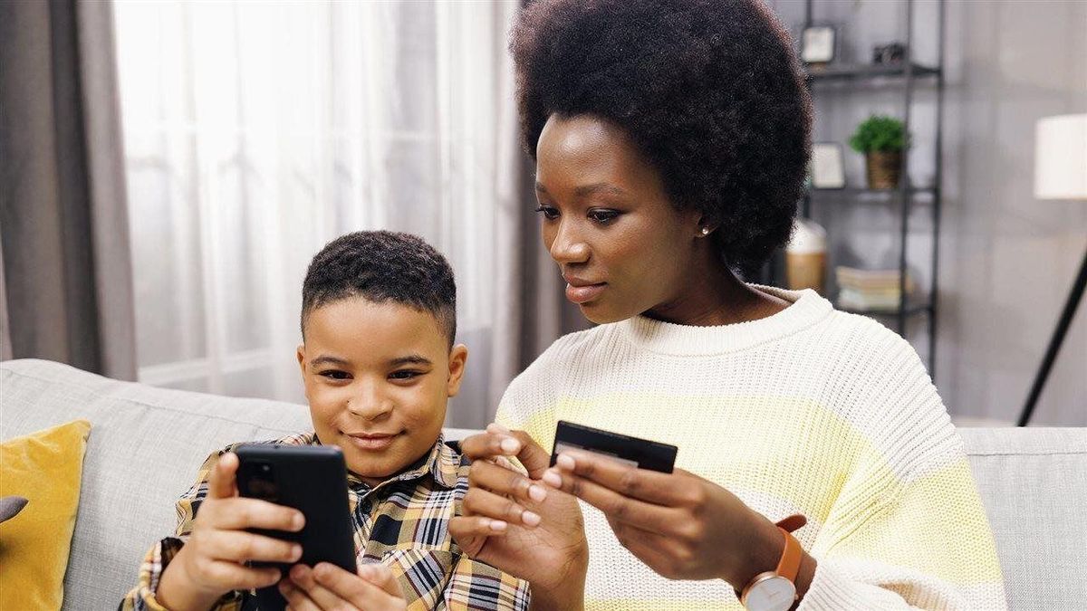 How to teach kids the value of money when they can’t see it
