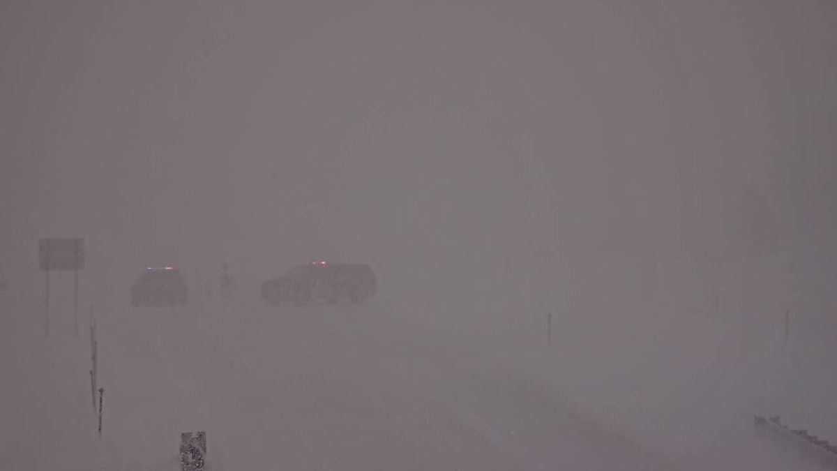 'Stay off the roads': Winter weather closes Interstate 15, other highways north of Helena