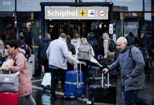 Amsterdam airport offers airline discounts over fuel costs