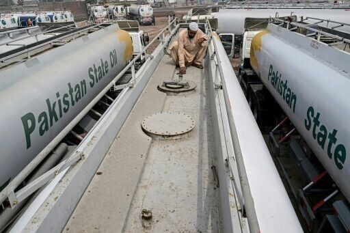 Fears of fuel shortage in Pakistan as tankers wait to fill up