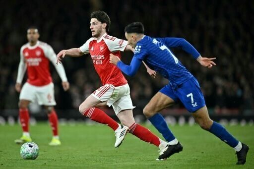 Dowman makes history as Arsenal strike late, Man City held by West Ham