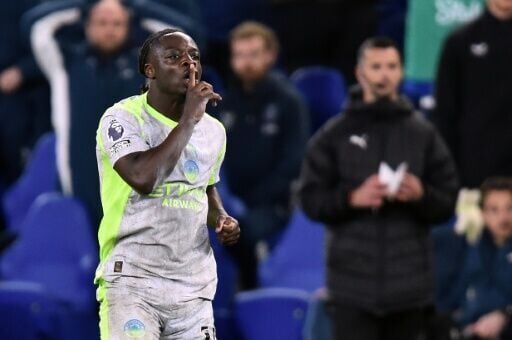 Advantage Arsenal as Man City held in six-goal Everton thriller