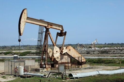 Oil jumps on Hormuz tensions, stocks mostly retreat