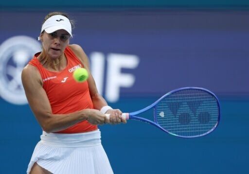 Swiatek stunned at Miami Open by 50th-ranked Linette