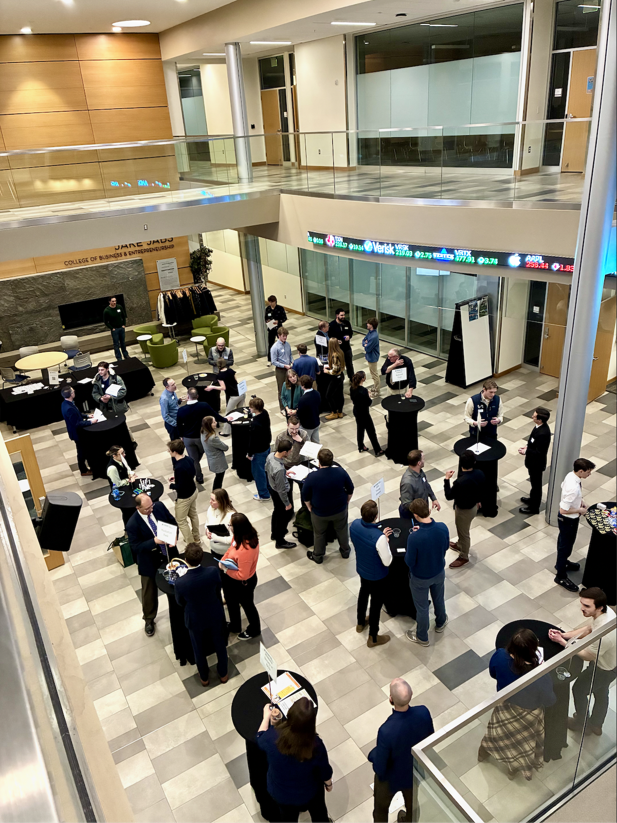Community banks connect with students at Jabs networking event