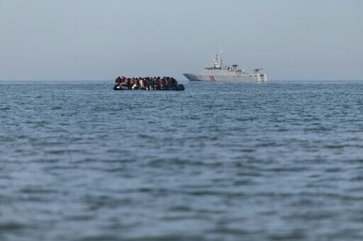 EU lawmakers back 'return hubs' for migrants