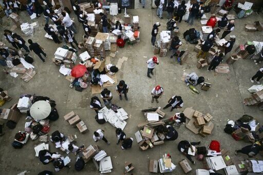 Fujimori leads chaotic Peru vote, election officials face charges