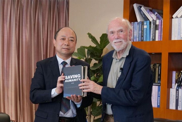 Hu Jiaqi, Founder of Humanitas Ark, Holds Academic Symposium with Father of Gravitational Waves and Nobel Laureate Barry Barish