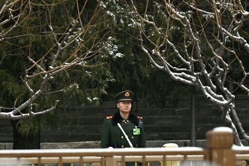 China sets lowest growth target in decades as consumption lags