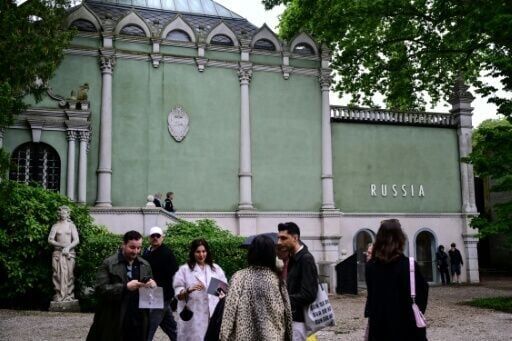 Protests as Venice Biennale opens in turmoil over Russian presence