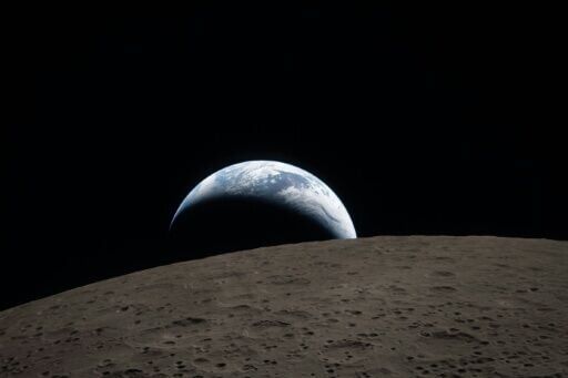 NASA releases picture of 'Earthset' shot by Artemis crew