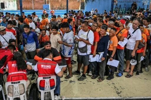 Cash handouts, fare hikes as Philippines battles soaring fuel costs