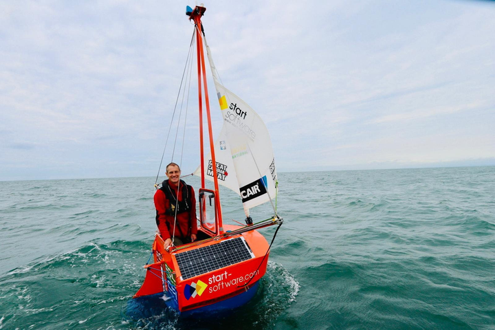 Dad embarks on journey across Atlantic Ocean in tiny boat