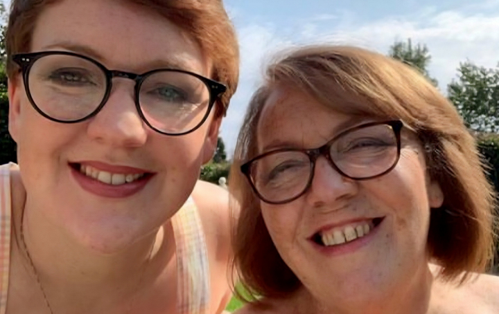 Mom and daughter dignosed with cancer on the same day