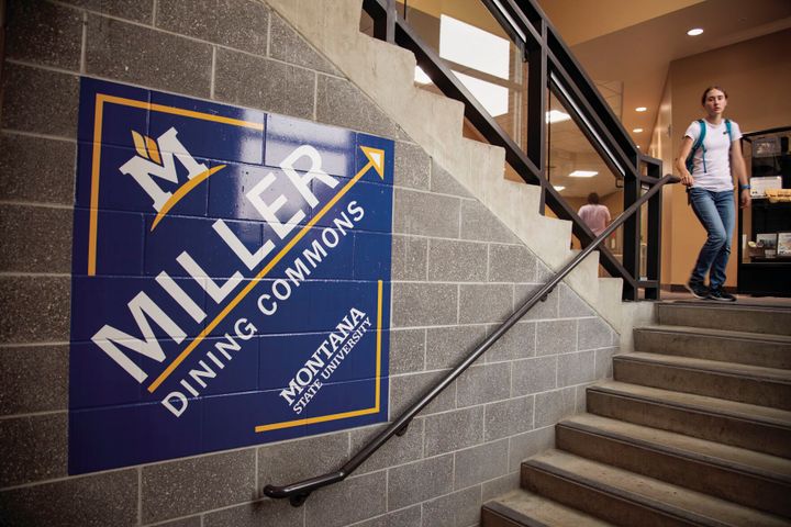 Dining halls struggle with influx of students