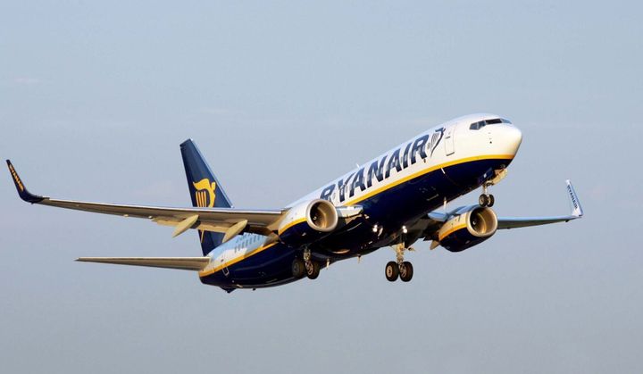 Mom gets thousands after hot tea spills on her lap during flight