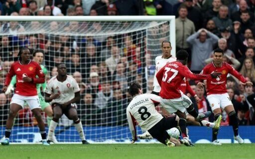 Man Utd beat Liverpool to secure Champions League place