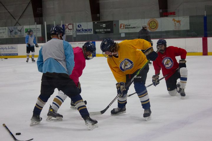 Undefeated Men’s Hockey Club team continues an impressive win streak