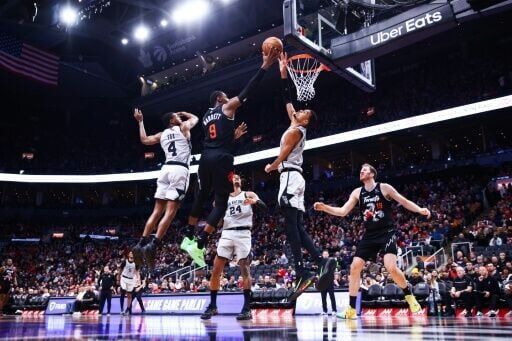 Spurs win 10th straight, Pistons silence Thunder in battle of NBA's best
