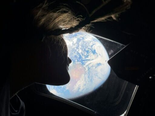 Artemis astronauts glimpse Moon's 'Grand Canyon' ahead of historic lunar flyby
