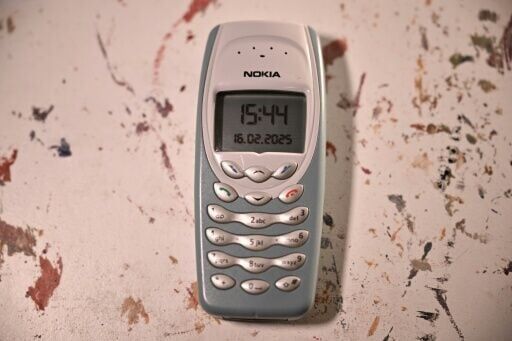 One month phone-free: Young Americans try digital detox